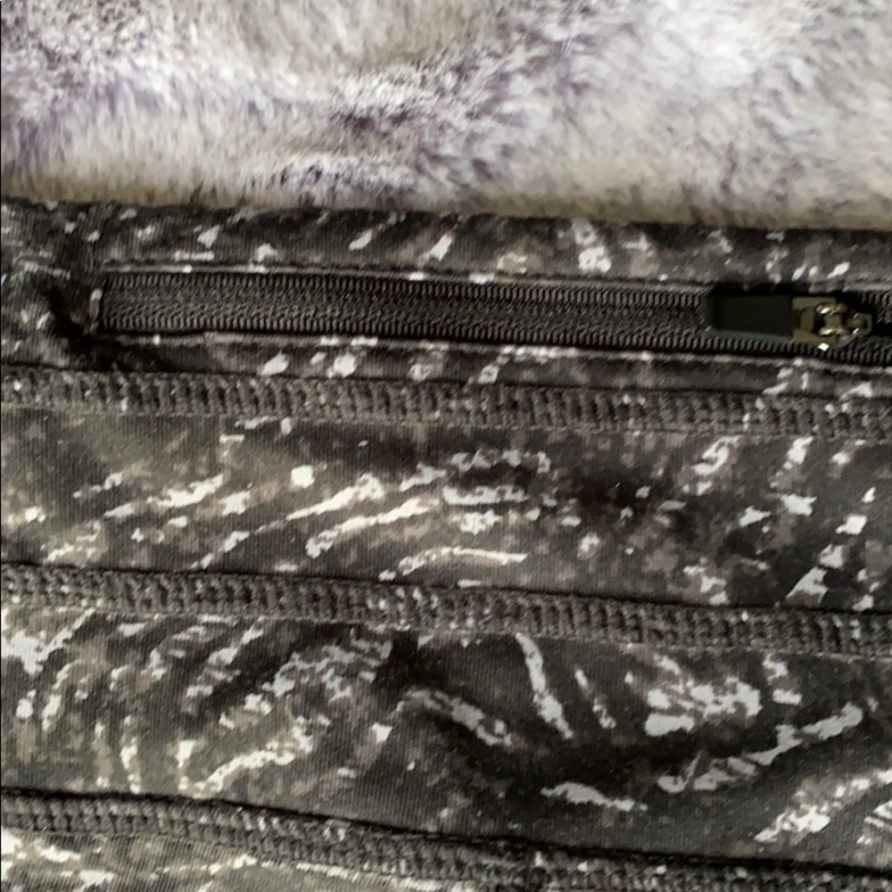 Black Camo Exercise Leggings - Picture 3 of 3